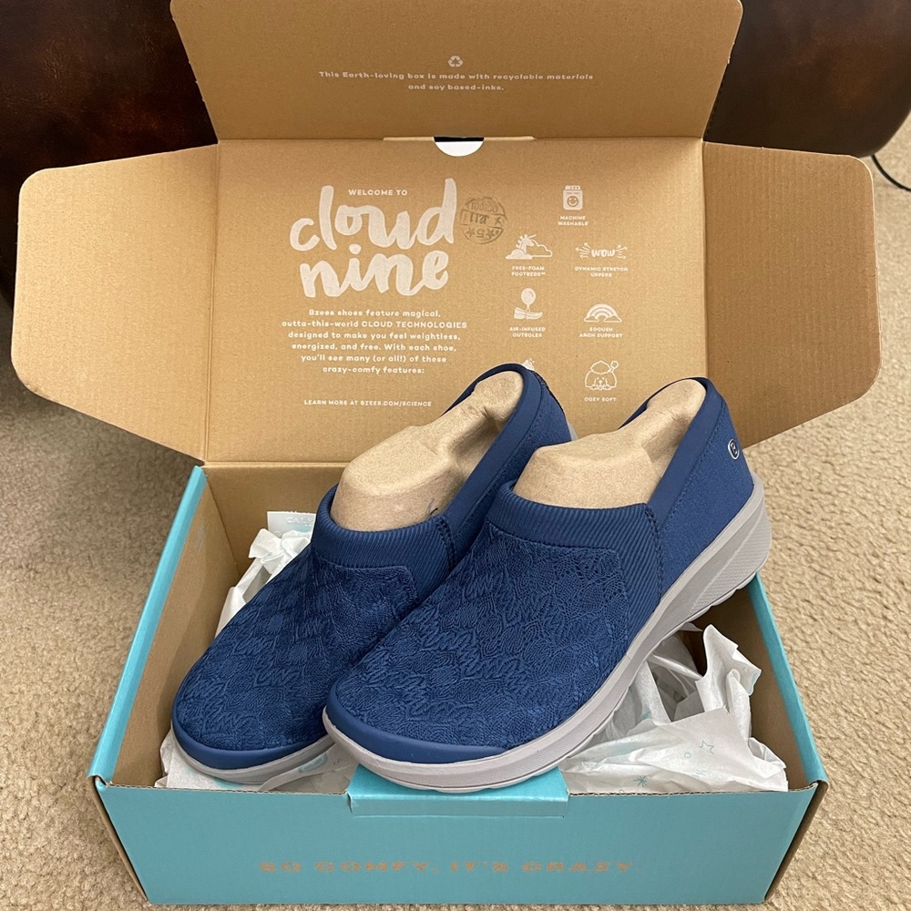 Women’s BZEE’s CLOUD NINE—Size 7—Color Gia, Blue